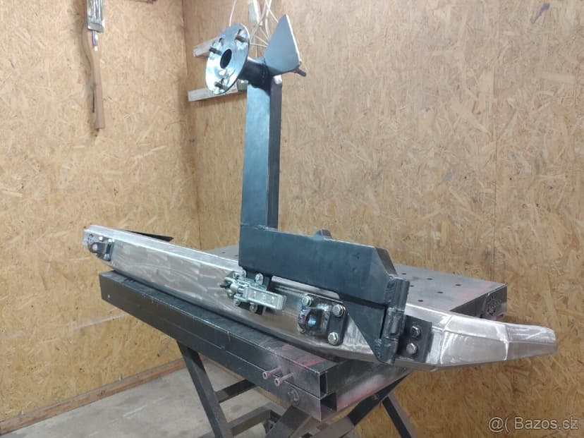 Pevnostný nárazník, držiak rezervy