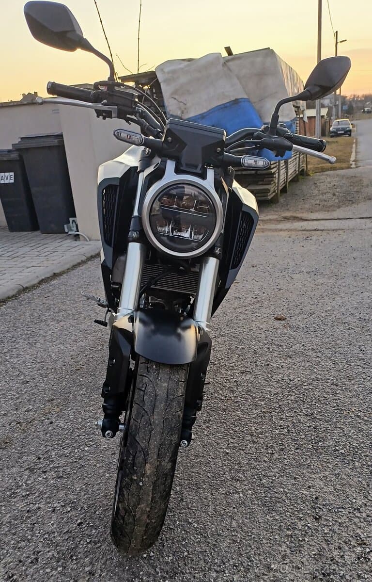 Honda cb125 r
