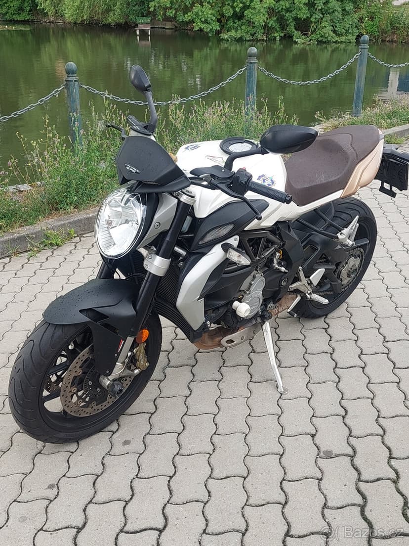 MV Agusta Brutale 675