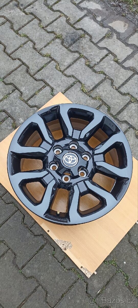 Prodám originál kola Toyota Hilux R18