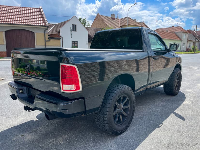 DODGE RAM 1500 5.7 HEMI EXPRESS REGULAR CAB 4X4 8stup.