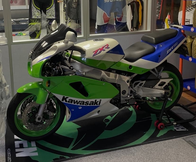 Prodám ZX750 CBR900RR SC28 GSX-R 750