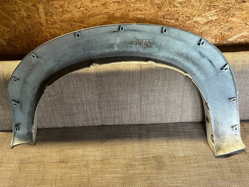 Toyota Hilux lemy blatníku