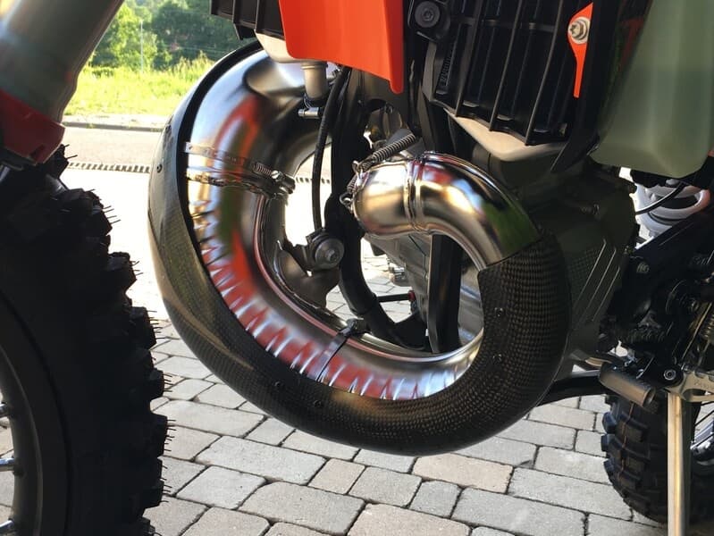 Karbonový kryt výfuku