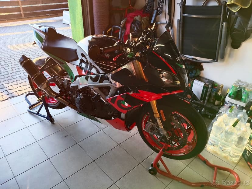 Aprilia Tuono V4 1100 Factory