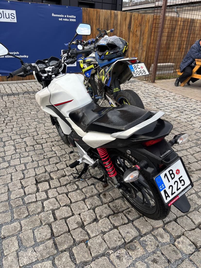 Honda cb125f