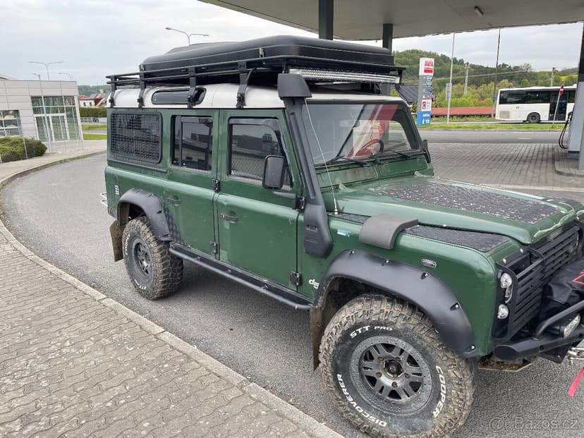 Land Rover Defender 110