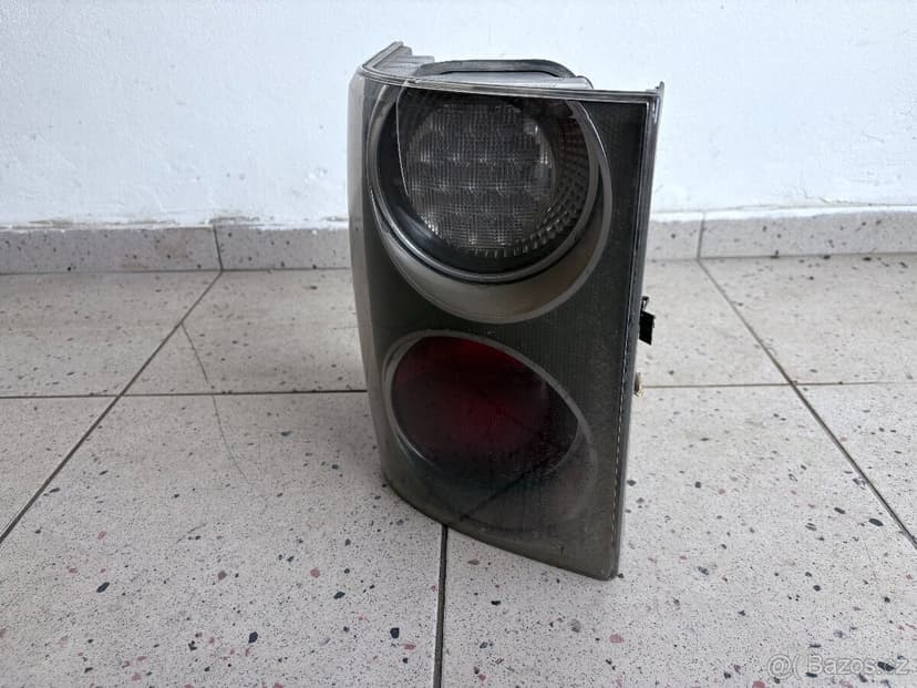 Zadní lampa Range Rover L322 - drobné poškození