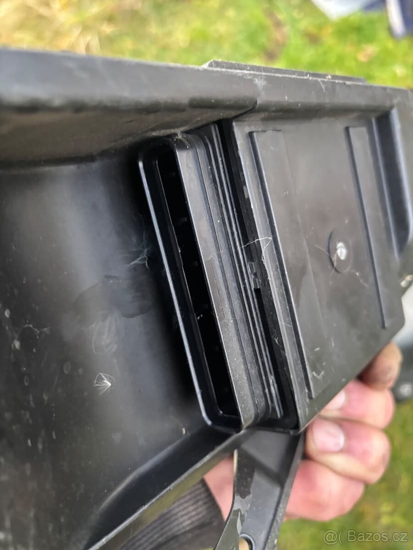 Spinaci skrinka a ridici jednotka na Yamaha R1 04-06 Rn12