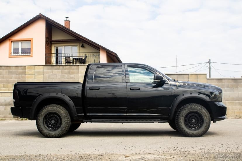 Dodge RAM 1500 5.7 HEMI /AJ NA SPLATKY/