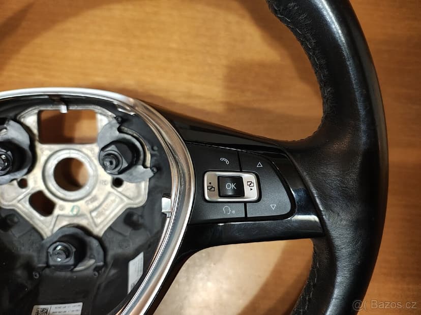Volant VW s multifunkčními tlačítky 6C0419091E