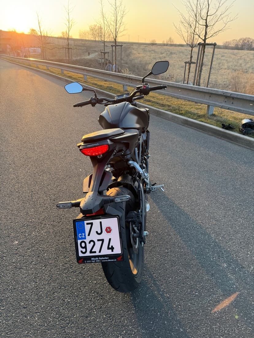 Honda CB125R 2023 – TOP stav, 1. majitel