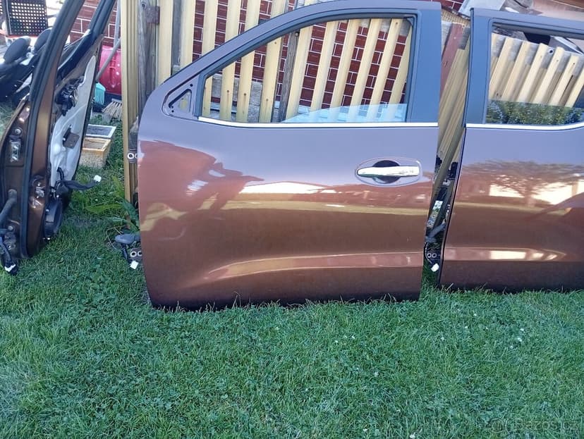 NISSAN NAVARA D23 DVEŘE LEVÉ Z RV 2021 PĚKNÉ