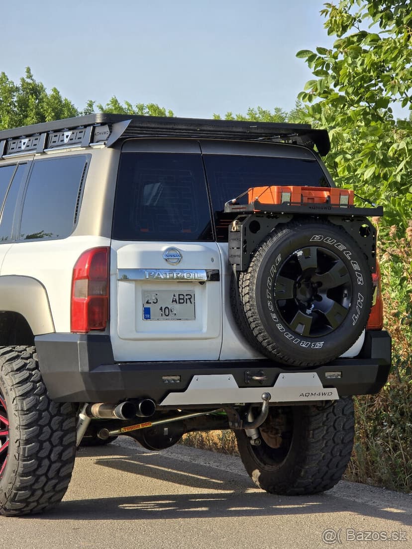 Zadný pevnostný nárazník Nissan Patrol Y61