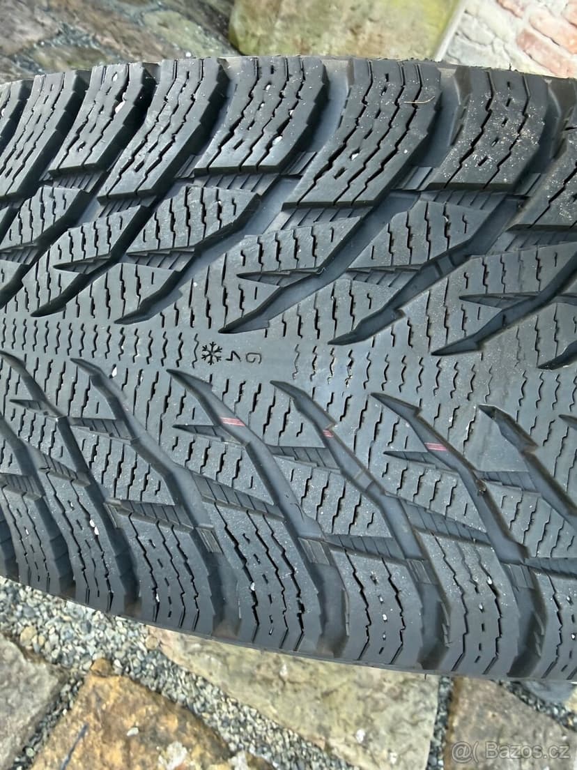 Jeep Wrangler 18 kola, zimní pneu 90%, čidla tlaku TMPS