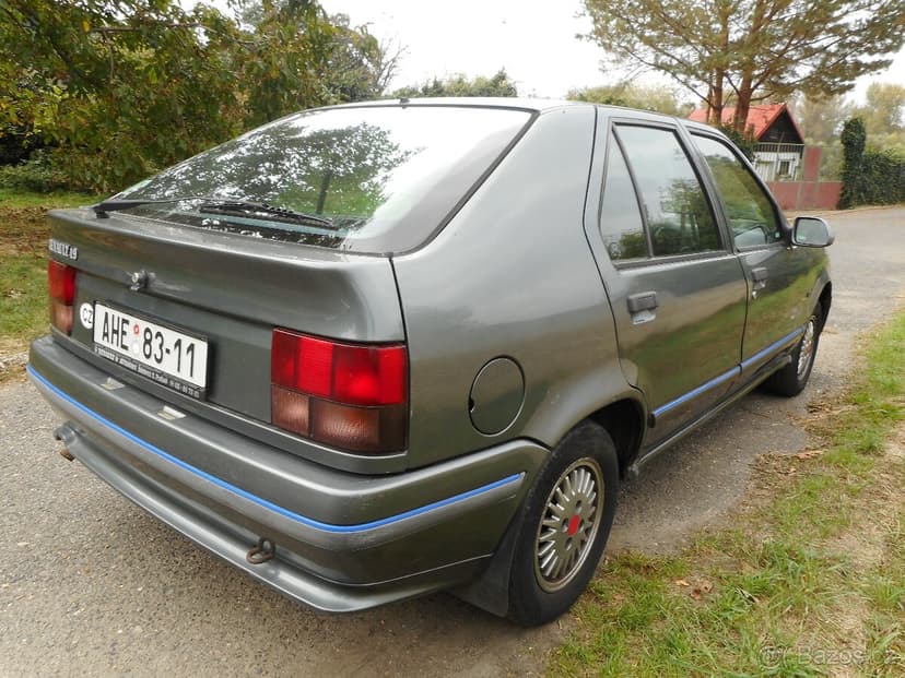 Renault 19 I šedá metalíza