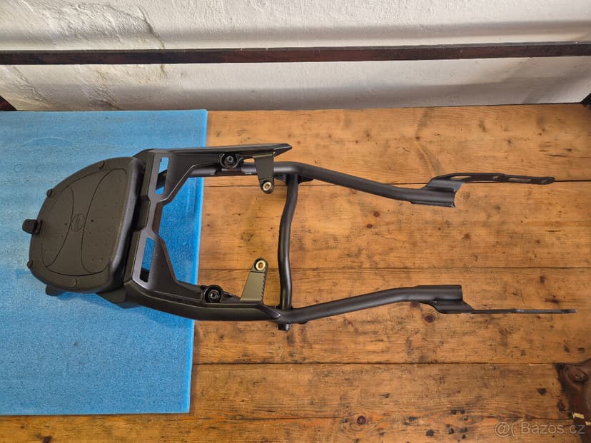 Prodám originální držák kufru YAMAHA a kufr na yamaha MT-07