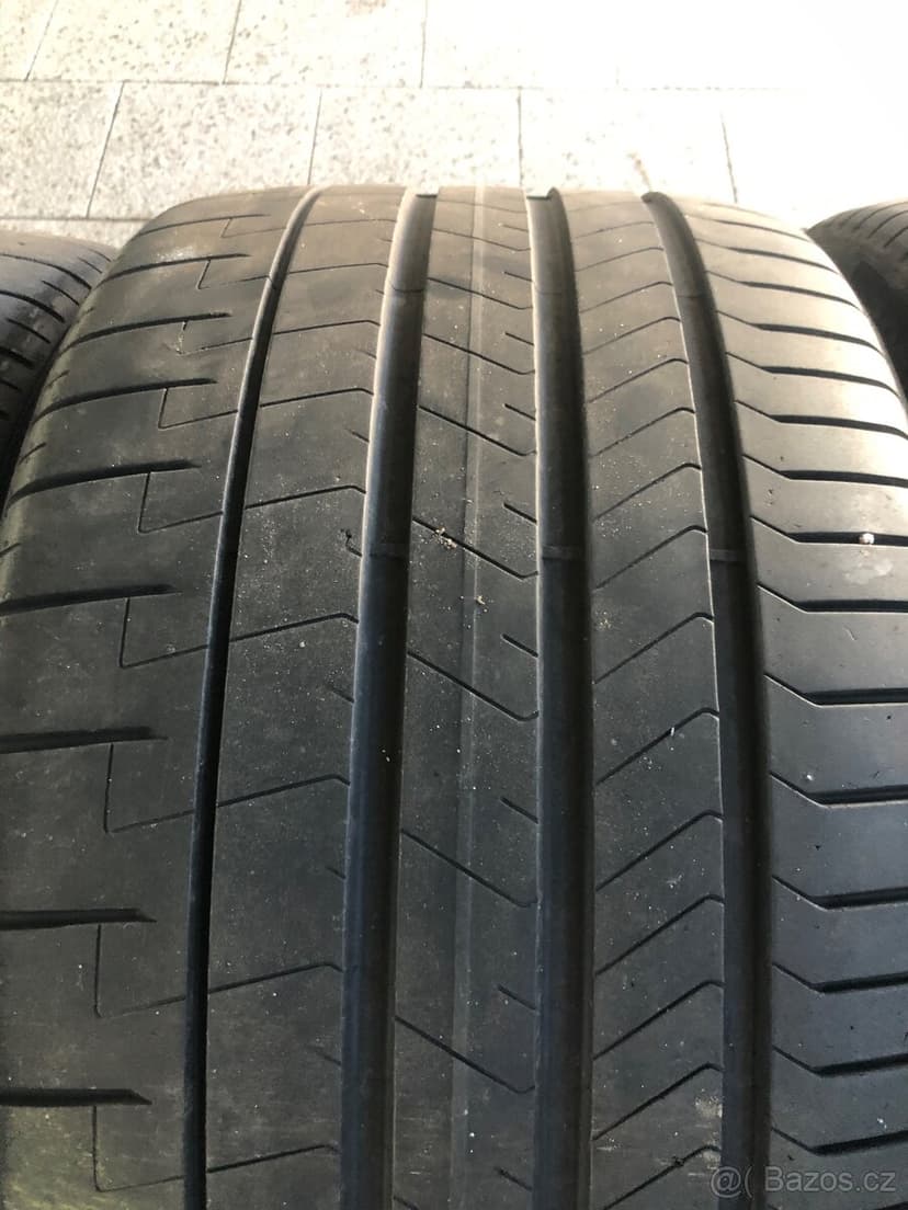 Pneu porsche 245/35/20 a 305/30/21 prodám