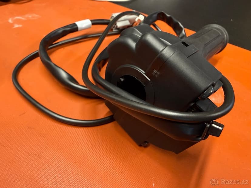 Ducati Streetfighter v4 sada vyhřívaných gripu