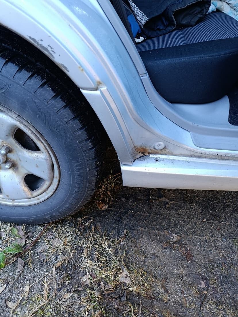 Subaru Forester SG 2.0 116kw na opravu nebo na díly