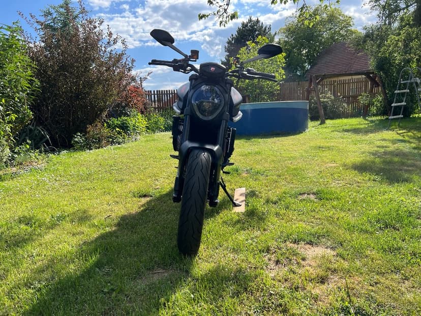 Ducati Monster 937