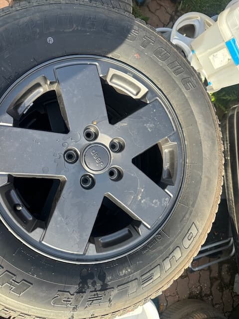 5x127 R18 originál alu disky s pneu Jeep Wrangler NOVÉ