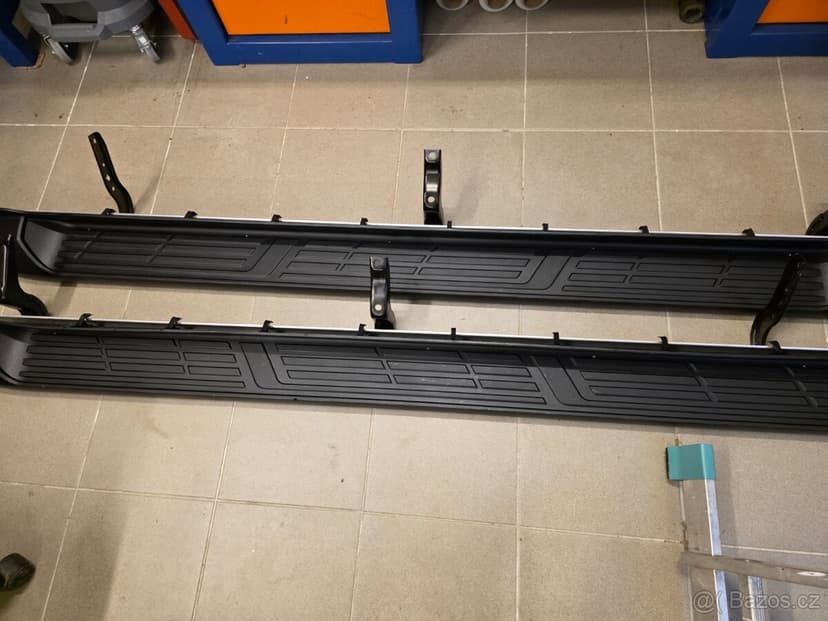 Originál nášlapy Toyota Hilux Doublecab 2016+