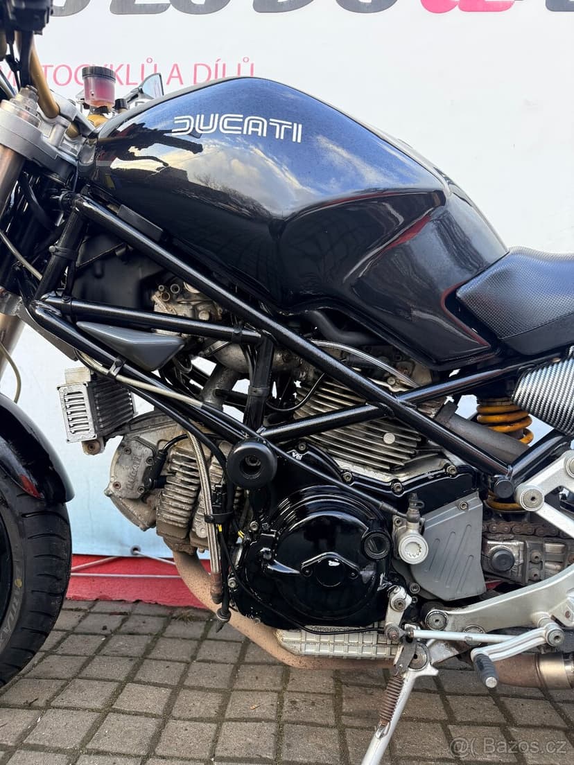 Ducati Monster 900