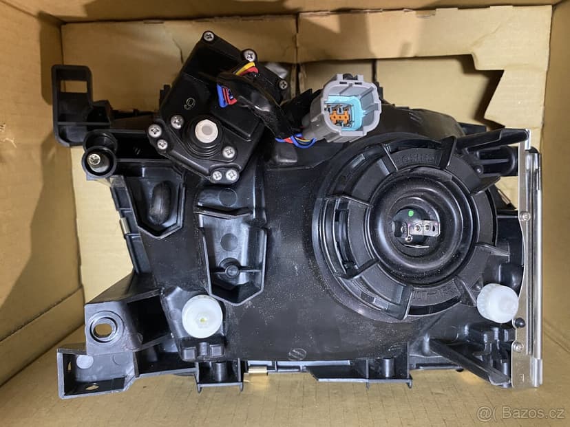 Nissan Patrol Y60 Y61 světlo levé originál 26060-VB526 – nov