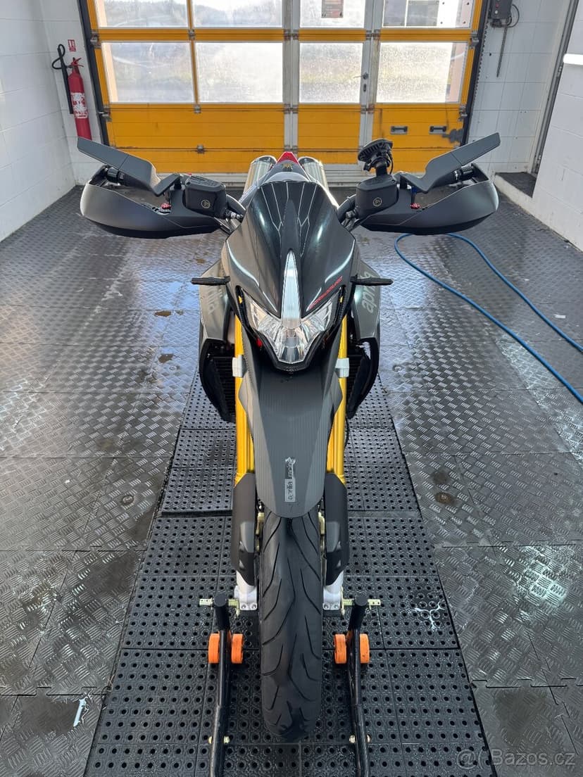 Aprilia Dorsoduro 900