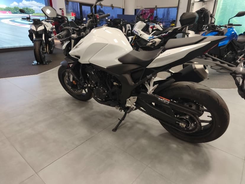Honda CB 1000 Hornet (2025) TOP stav, 6500 km