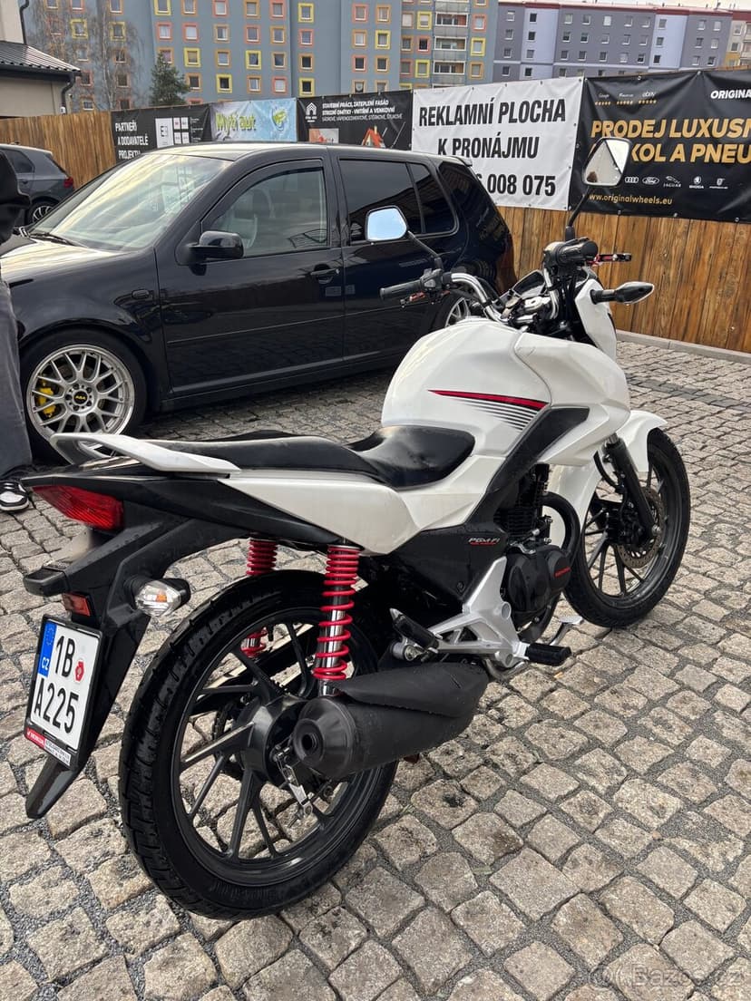 Honda cb125f