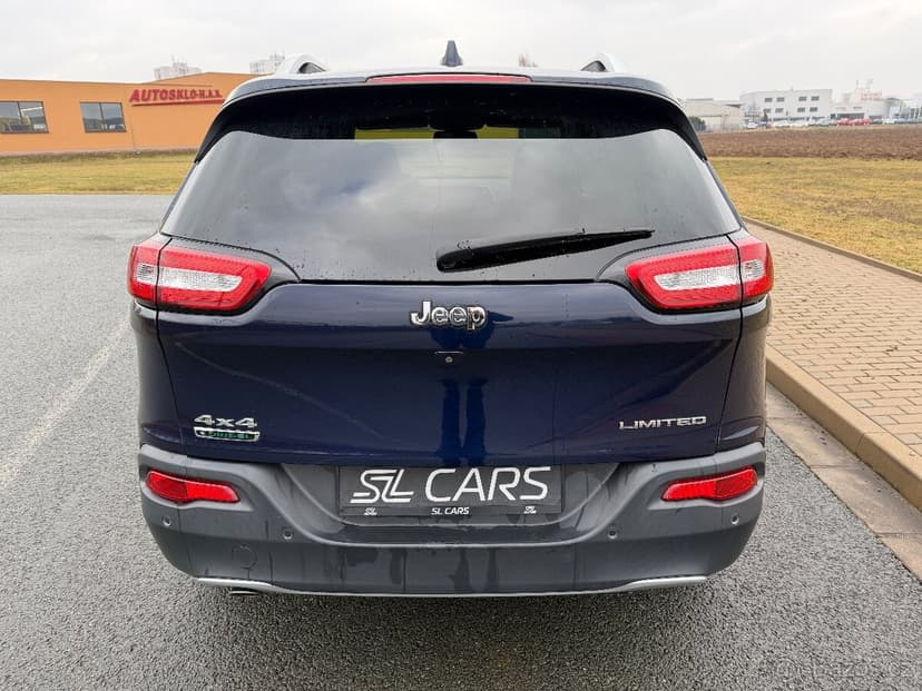 JEEP CHEROKEE 2.0 M-JET //2014 MANUÁL 4x4 XENON NAVI KŮŽE