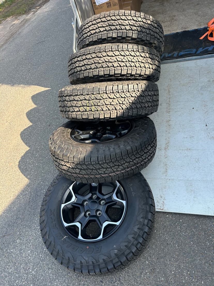 Jeep Wrangler nová alukola r17 celoroční pneu AT