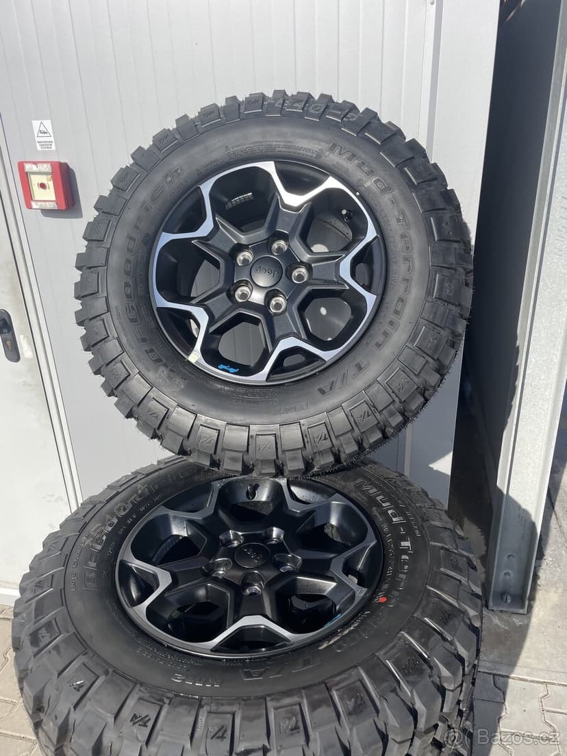 Jeep Wrangler JL JK kola disky s BF Goodrich MUD sada 5kusů