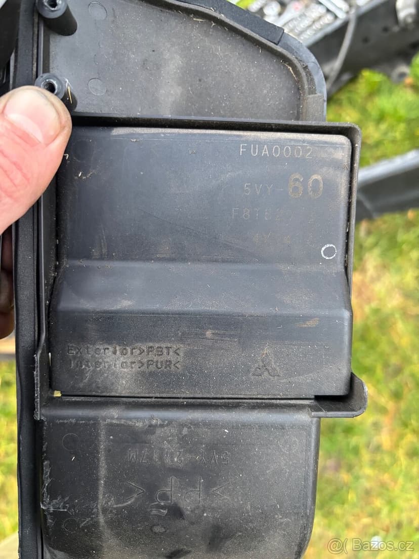 Spinaci skrinka a ridici jednotka na Yamaha R1 04-06 Rn12