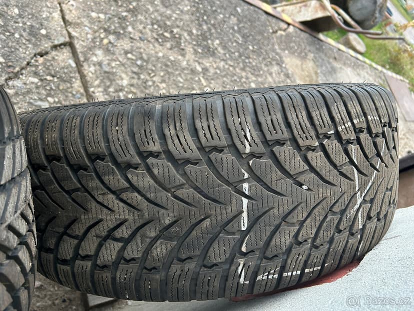 Toyota Hilux kompletni kola zimní pneu 265/60R18