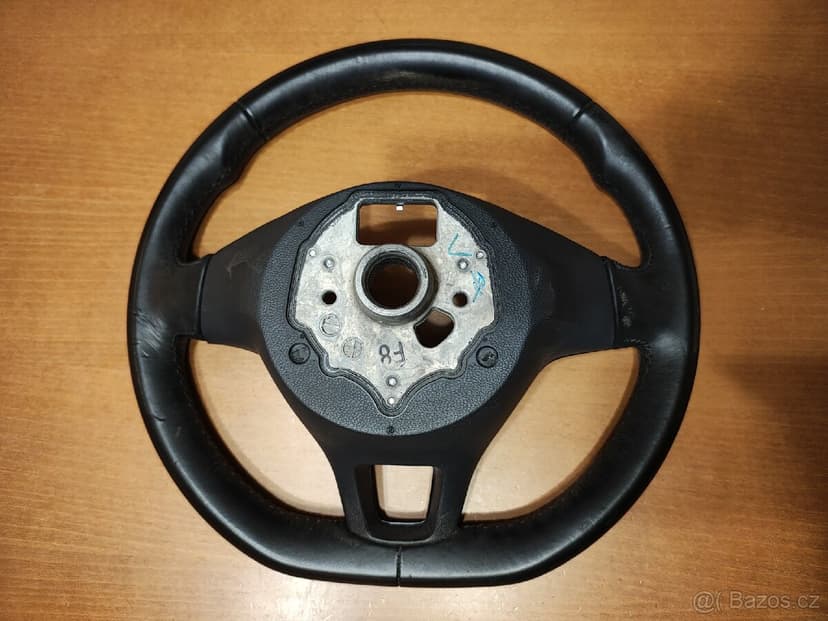 Volant VW s multifunkčními tlačítky 6C0419091E