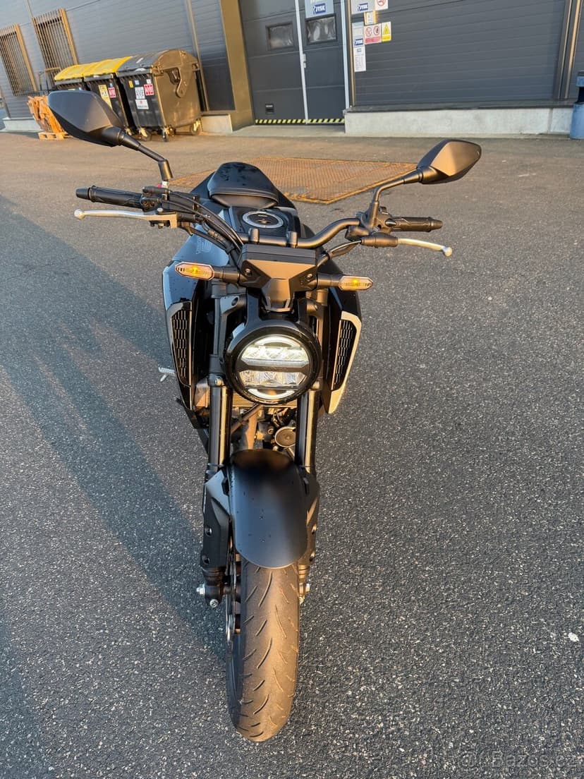 Honda CB125R 2023 – TOP stav, 1. majitel