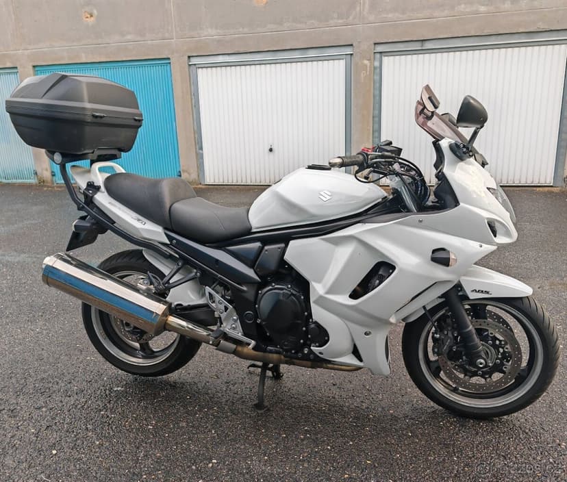 2012 Suzuki GSX 1250 FA nové gumy, olej