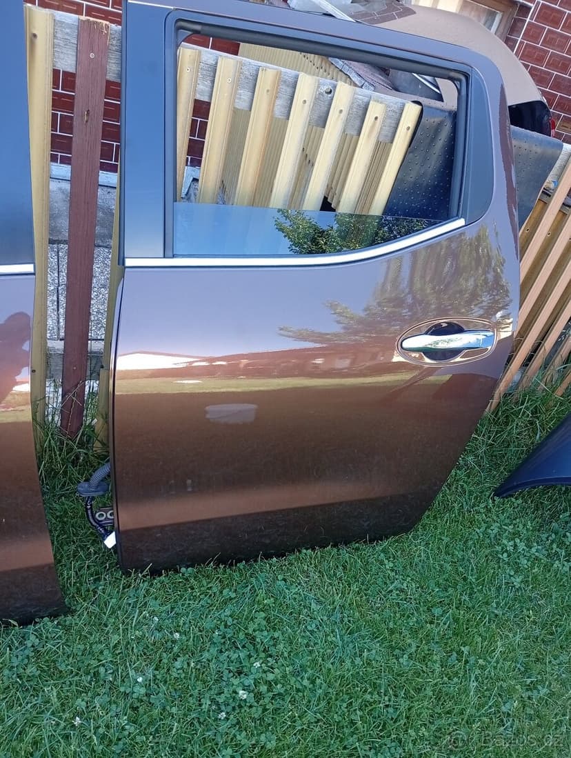 NISSAN NAVARA D23 DVEŘE LEVÉ Z RV 2021 PĚKNÉ