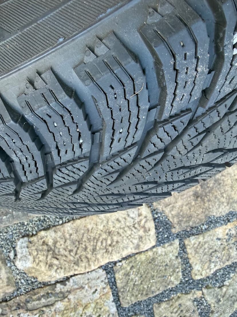 Jeep Wrangler 18 kola, zimní pneu 90%, čidla tlaku TMPS