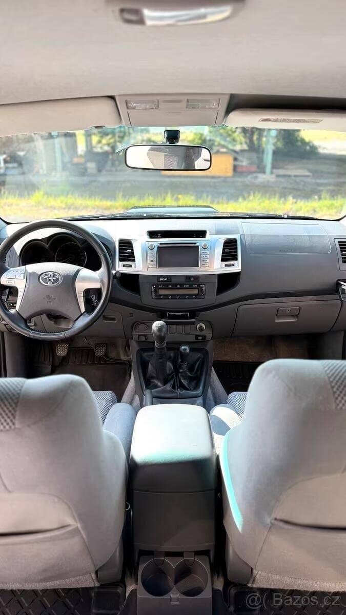 Toyota Hilux 3.0 D4D manuál 126kw