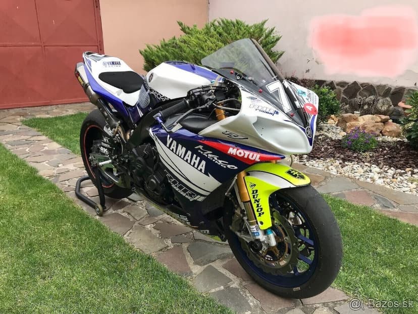 YAMAHA R1 SUPERBIKE