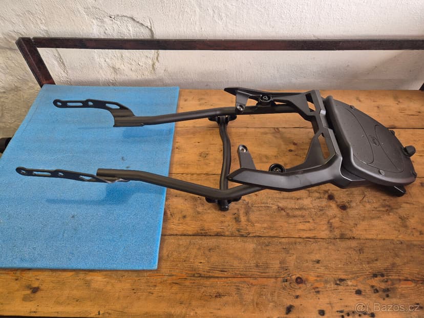 Prodám originální držák kufru YAMAHA a kufr na yamaha MT-07