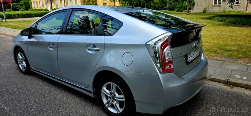 Toyota Prius 1.8 hybrid pohon přestavba invalida naviják ZTP