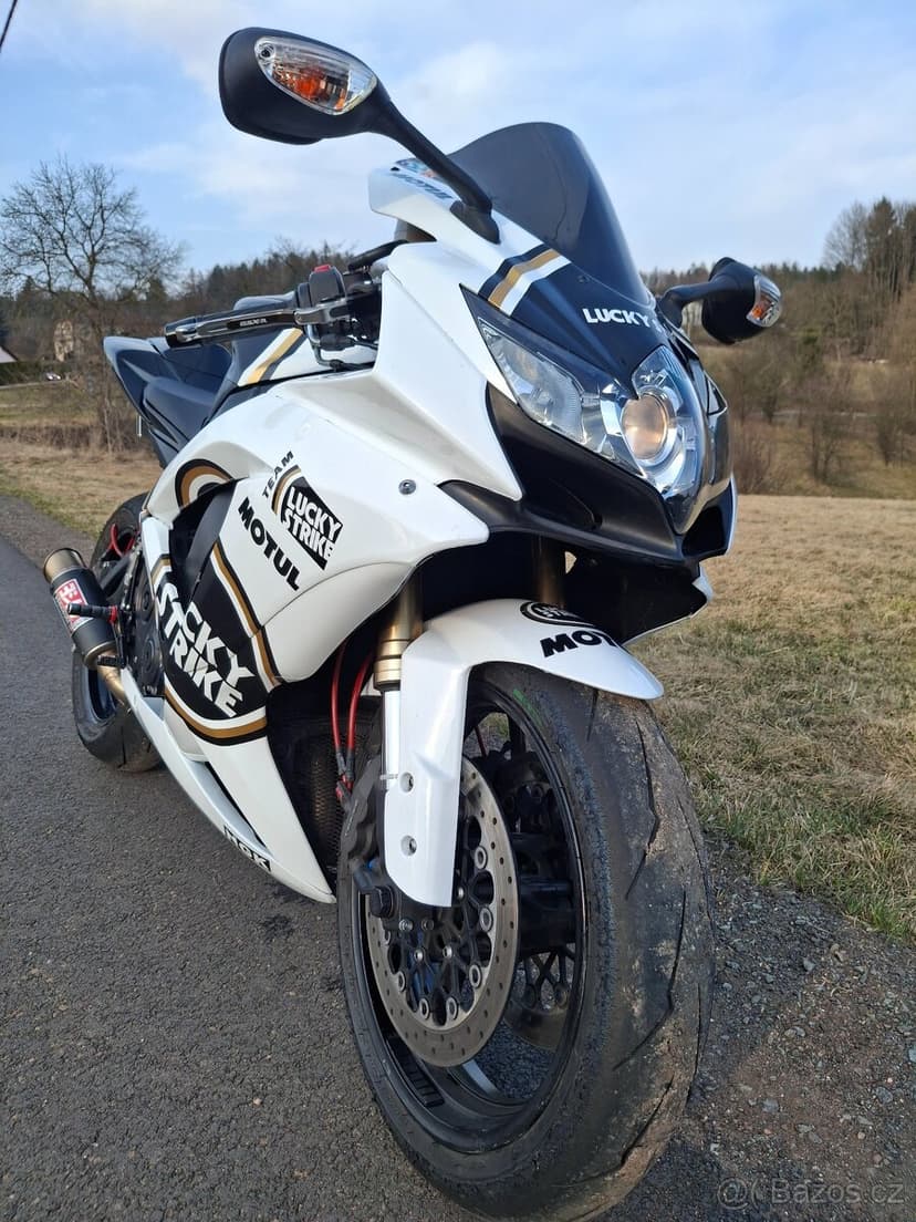 Suzuki gsxr 750 k8