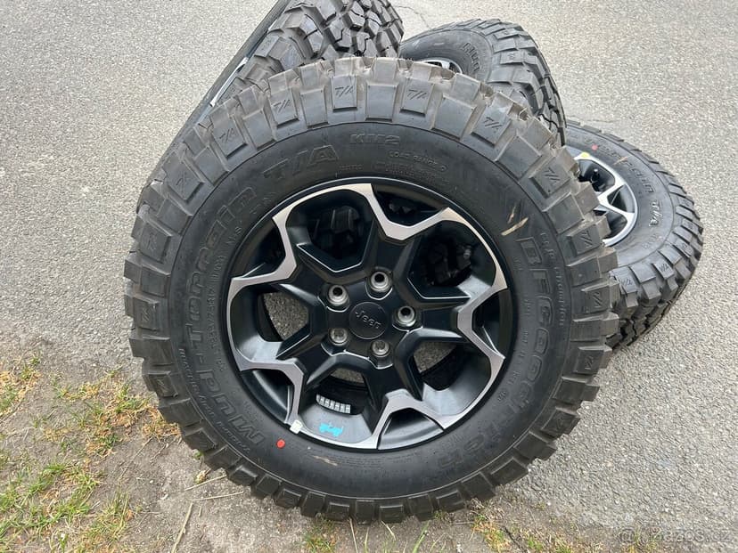 Kola Jeep Wrangler BF Goodrich 255 75 17 MT