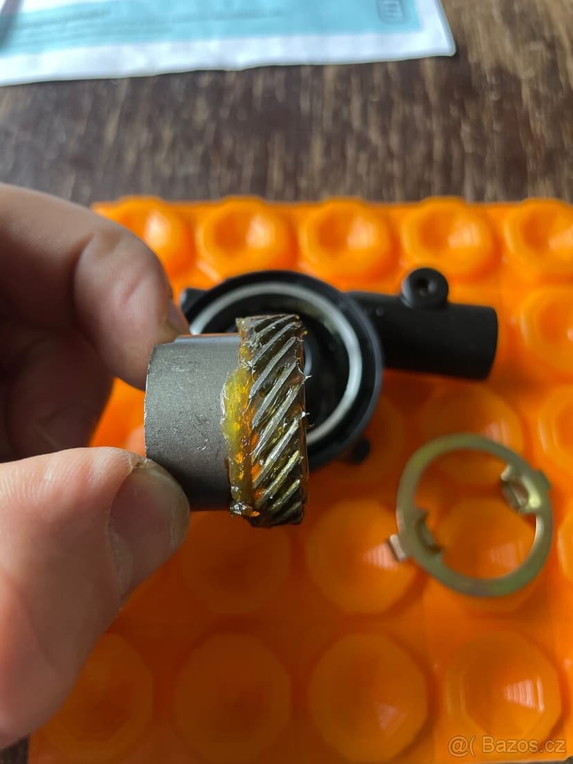 Náhon tachometru šnek tachometru převod Honda XR