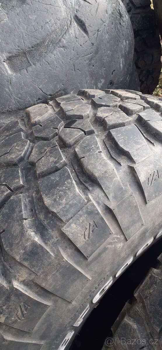 Prodám 35x12,5 R15